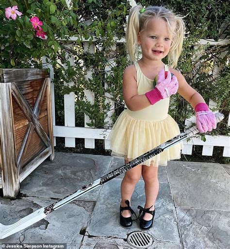 Jessica Simpsons Daughter Birdie Mae Wears A Mishmash Of Clothing In Moms Instagram Post