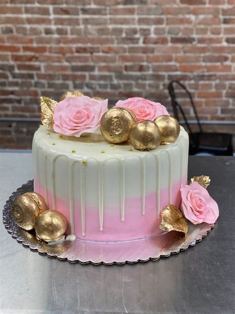 Épinglé par Gourmet Goodies Bake Shop sur Custom Cakes