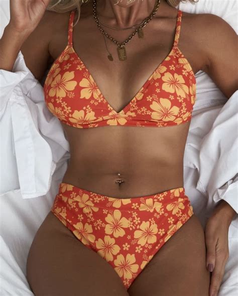 Hawaiian Print Bikini In 2022 Cute Bathing Suits Bikinis Swimsuits Outfits