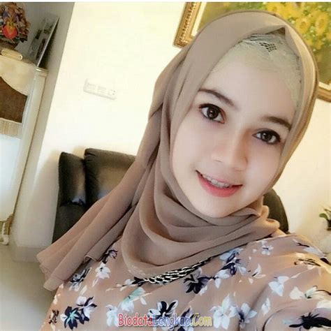 Foto cewek cantik berhijab seleb instagram indonesia. Foto Cewek2 Cantik Lucu Berhijab Anak Remaja Sma Hd