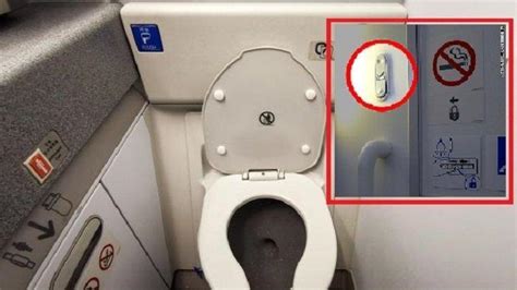 Tahukah Anda Mengapa Di Toilet Pesawat Masih Menyediakan Asbak Meski