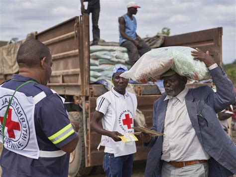 Mozambique More Than 40000 People Receive Seeds To Help Rebuild Their
