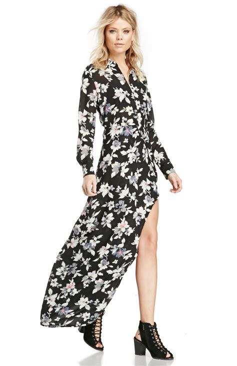 Dailylook Sparrow Floral Maxi Dress In Ivory Dailylook