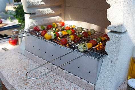 Modèle basique, attendez un tract ou des promotions pour investir dans ce type de barbecue, notez les faibles plans de travail. barbecue exterieur fixe pas cher - Agencement de jardin ...