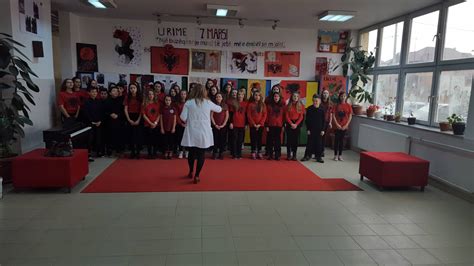 Shkolla Fillore në Prishtinë që bën diskriminim për festën e 28