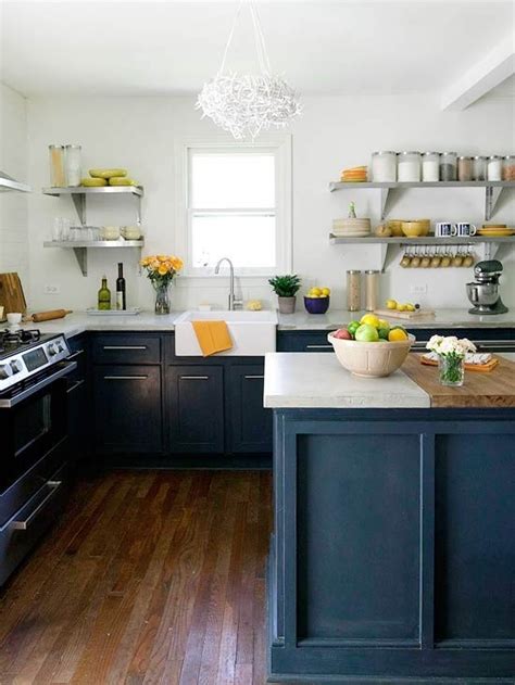 The Peak Of Très Chic Kitchen Trend No Upper Cabinets