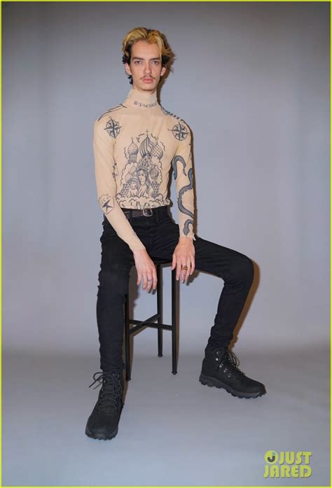 Kodi Smit Mcphee Wears Tattoo Shirt For Dark Phoenix Press Day Photo Dark Phoenix