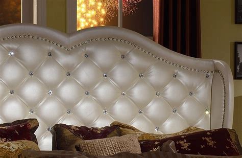 White Leather Tufted Headboard With Crystals Integradas En Salud