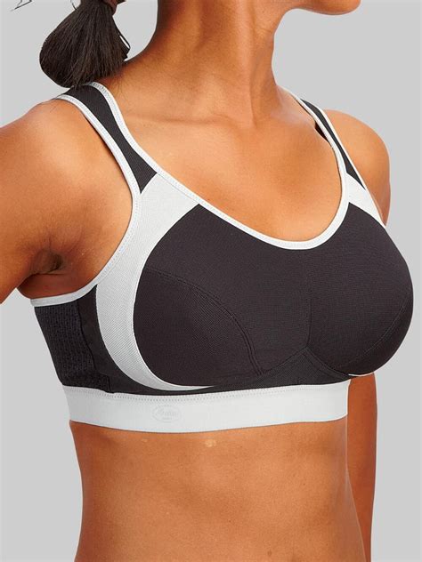 The right sports bra can be a game changer for your workouts—and the wrong sports bra can be workout ruining. Best Sports Bras For Running | POPSUGAR Fitness