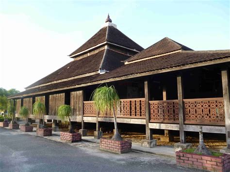 Menteri besar datuk ahmad yakob menjelaskan, urusan dan perbelanjaan. The Early Malay Doctors: Masjid Kampung Laut