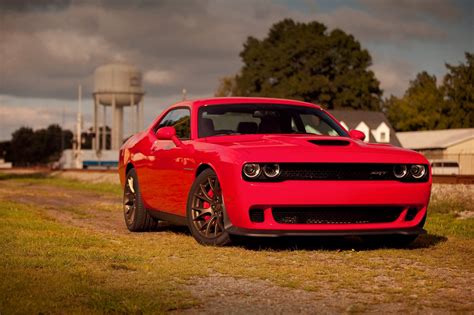 Dan Neil Rides The Dodge Challenger Hellcat Srt And 2015 Camaro Zl1 Wsj