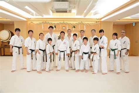Jun 21, 2021 · 綜藝天王吳宗憲日前以通訊軟體pgtalk執行長身分，宣布捐總價3千萬、11萬劑新冠肺炎快篩試劑，捐給各區里長分配使用，但因需下載pgtalk成為會員引發爭議。新北市永和區安和里鄧長安，在網路發文直說「抱歉！吳天王，里長不當免費打工仔」、「空手套白狼」，不滿吳宗憲藉捐快篩劑進行. 全日本空手道連盟による第44回講習会を実施｜本部最新情報 ...