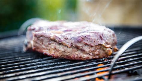 Once the grill has heated up you can place the steak on it. How to cook the perfect steak on the barbecue this summer ...