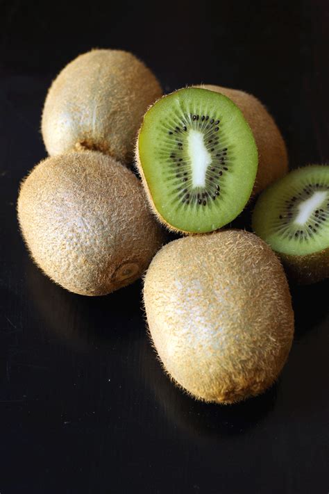 How To Cut Kiwi Fruit Good Cheap Eats Kitchen Tips