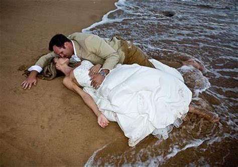 Most Romantic Moments Ever Captured By Camera 35 Pics Romantic Moments Maui Weddings Wet