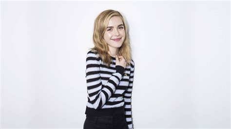 Download Shy Actress Kiernan Shipka Wallpaper