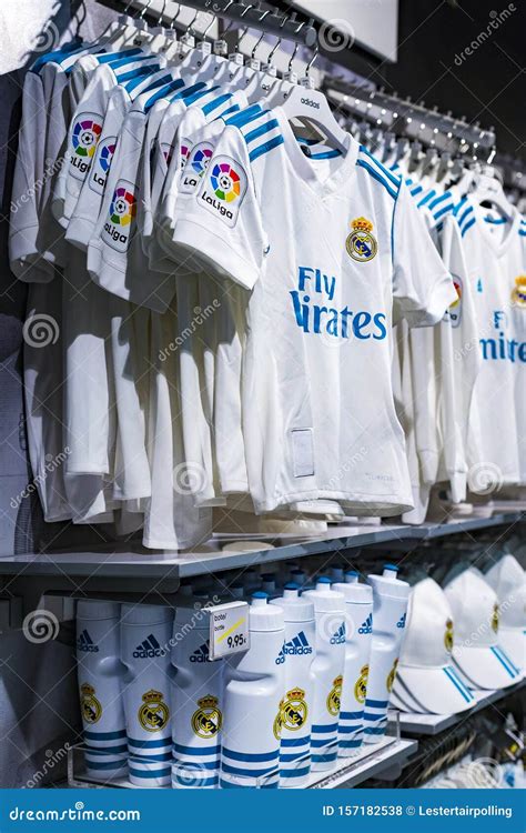 Official Clothing Store And Sports Attributes For Fans Real Madrid
