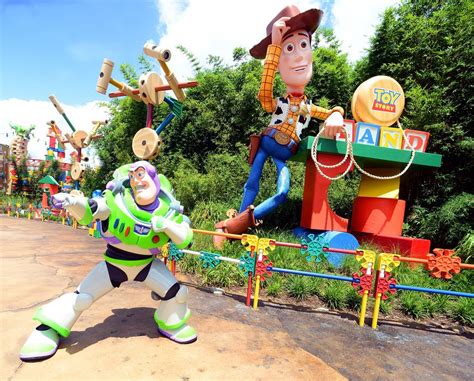 Heres A Look At Disney Worlds Toy Story Land Huffpost Life