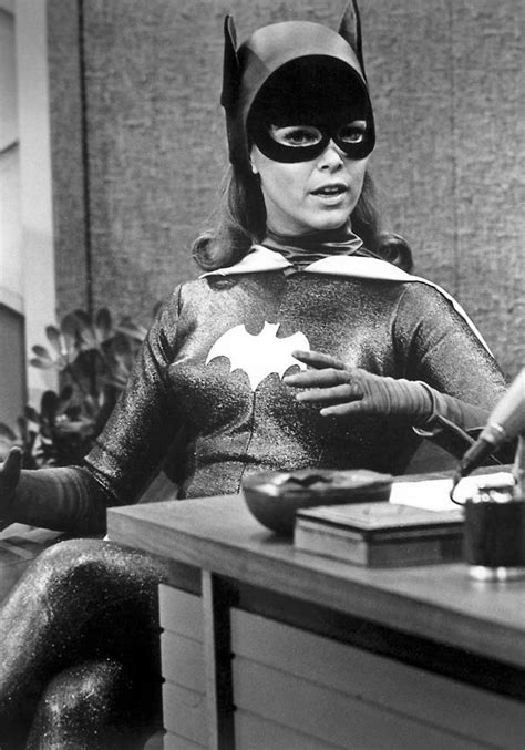 Yvonne Craig As Batgirl On Mike Douglas Show Batman Y Robin Batgirl