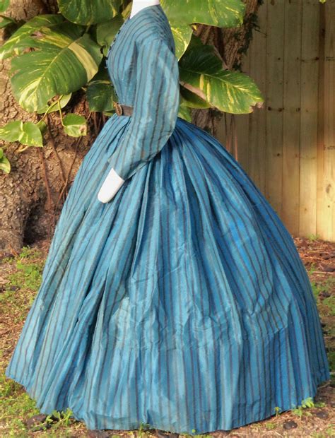 Last week we had the opportunity to attend an event at a local park and i was quite excited about going! French taffeta day dress, 1860s | In the Swan's Shadow ...