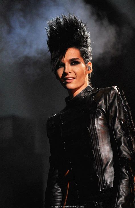 Tokio hotel lead singer bill kaulitz opens the dsquared2 menswear autumn/winter 2010 show in a fierce pair of skinny leather pants and a feathered cape in milan, italy on tuesday (january 19). 2009: Выступления - 332 photos in 2020 | Bill kaulitz ...