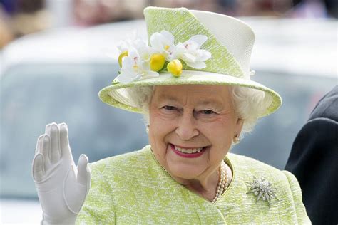 Queen Elizabeths Style On Her 90th Birthday Photos Footwear News