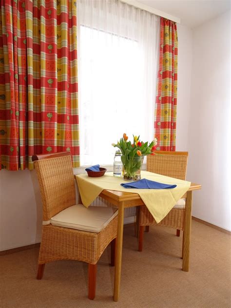 Alle einkaufsmöglichkeiten wie bäcker, lebensmittel, duty free, in unmittelbarer nähe. Haus Neptun Juist : Ferienwohnung Neptun | Haus Katharina ...