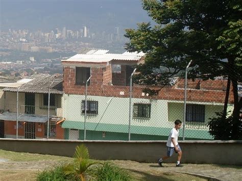 Medellín Re Vista Barrio Robledo El Diamante