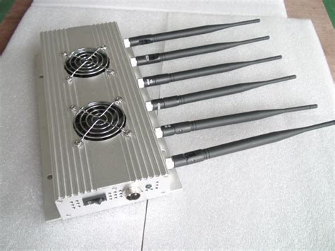 To jam a cell phone, all you need is a device that broadcasts on the correct frequencies. Cell phone Jammer Homemade GPS Jammers 8341CA-4G