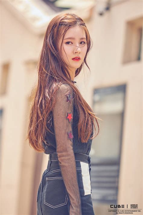 Miyeon finishing her freestyle rap saying she wants to be the eldest sister to the members and telling. (G)I-DLE MIYEON | Garotas asiáticas, Soyeon, Feminino