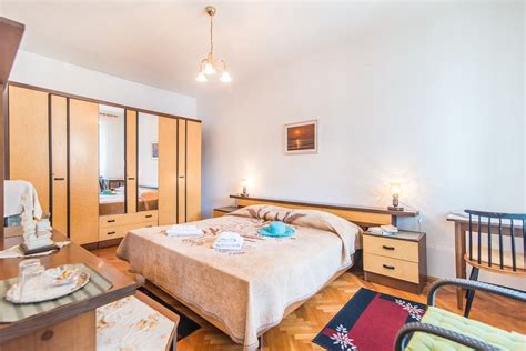 Double Room Mariza with Sea View Rabac Hrvaška MountVacation si