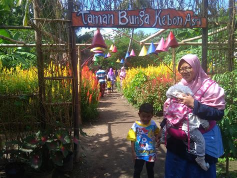 Anda dapat berfoto dan berselfie di atas sini dengan background persawahan dan perkebunan yang hijau. Tempat Wisata Di Bayat Klaten - Tempat Wisata Indonesia