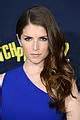 Anna Kendrick Hailee Steinfeld Look Aca Perfect At Pitch Perfect Premiere Photo