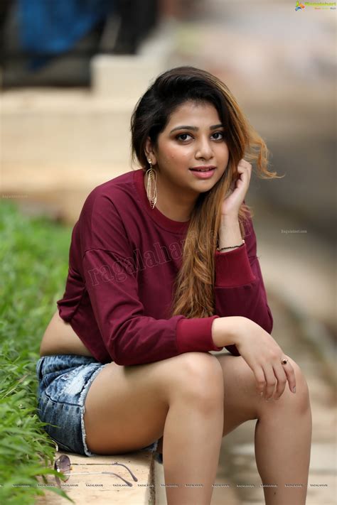 Nameera Mohammed S Thighs Show Latest Hot Photos Page Spicy Photos And Videos