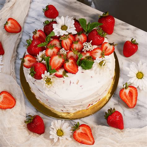 Hướng Dẫn How To Decorate Cakes With Strawberries Bằng Trái Cây Tươi Thơm