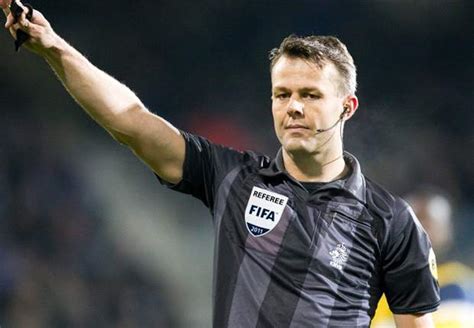 Diese seite liefert eine übersicht über alle einsätze des schiedsrichters björn kuipers in der saison 21/22 inklusive der gezeigten karten und der gegebenen elfmeter. Euro 2012 Referee Profile: Bjorn Kuipers - Goal.com