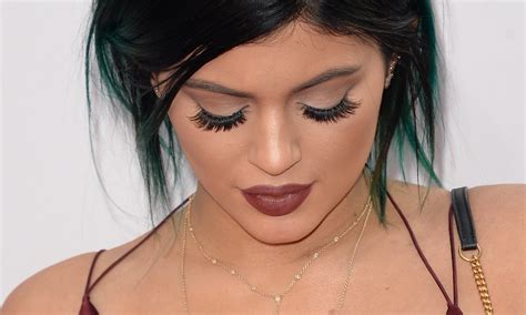 Was Kylie Jenners Cleavage Contouring Malfunction Real Or Was It Just