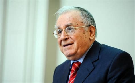 Ion iliescu, mason de grad înalt (33) dar și membru în organizația secretă „cercul… le cercle este un serviciu secret de informații și de intervenție. Fostul preşedinte Ion Iliescu a fost internat în spital din cauza unor probleme cardiace