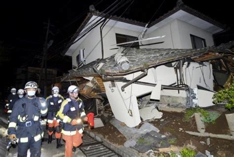 Pascagempa di hokkaido, warga jepang mulai berbenah. Sejumlah Orang Terjebak dalam Reruntuhan Gempa Jepang ...