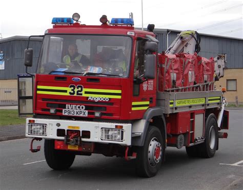 Hampshire Fire And Rescue Service 32 Eastleigh Iveco Multi Flickr