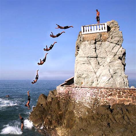 Collection 105 Pictures Cliff Divers At Acapulco Jump Into The Sea
