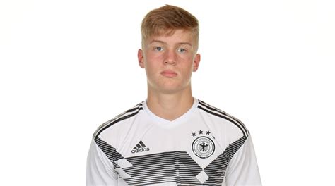 Check this player last stats: Luca Netz - Spielerprofil - DFB Datencenter