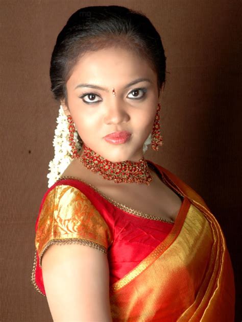 Nikhisha Hot Tamil Actress Sexy Item Dancer Seducing In Saree