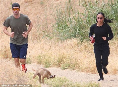 Robert Pattinson And Fka Twigs Go For A Jog Together In Malibu Robert Pattinson Celebrity