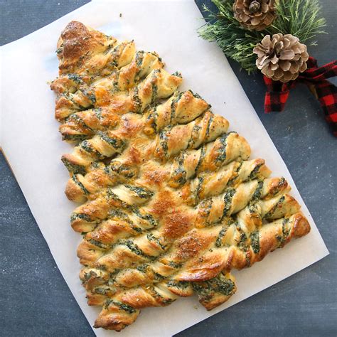 Whether it's christmas eve or you've decided to put on a dinner party with your family and friends to celebrate the holidays, we've found the right bites to instead of buying them frozen, learn how to build these classic appetizers from scratch. Christmas tree spinach dip breadsticks - It's Always Autumn