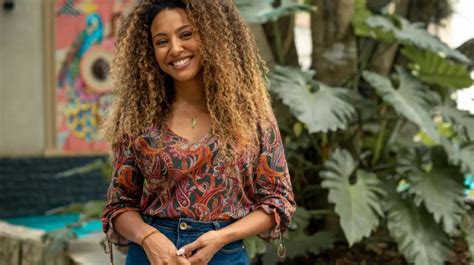 Vai Na Fé Sheron Menezes celebra primeira protagonista na Globo