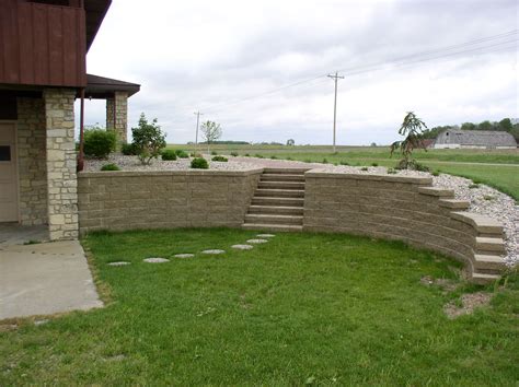 Curved And Stepped Retaining Wall Dreaming Of Outside Entertaining