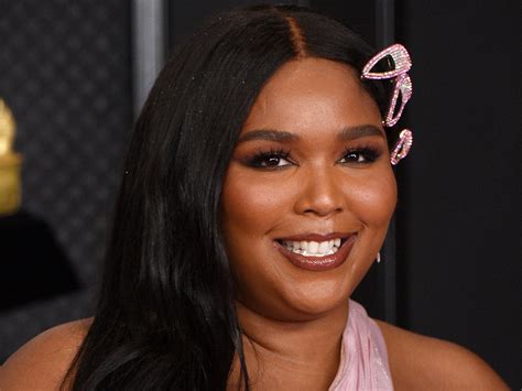 Lizzo Tells Fans To Give Me 6 Feet As The Delta Variant SurgesWatch