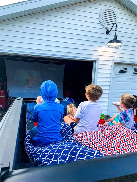 Depending on how elaborate you want to make your theater (and how much elbow grease you're willing to invest), the. DIY Drive-in Movie - Spoonful of Easy in 2020 | Outdoor activities for kids, Drive in movie ...