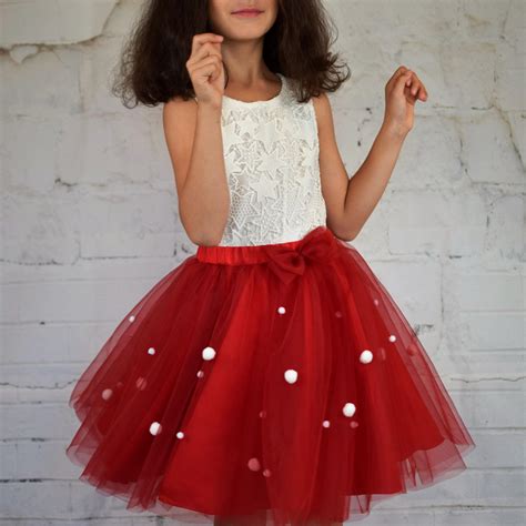 It's the perfect finishing tough for any wedding, baby shower, birthday, party event or any other celebration!! DIY Christmas Tulle Circle Skirt | AllFreeSewing.com